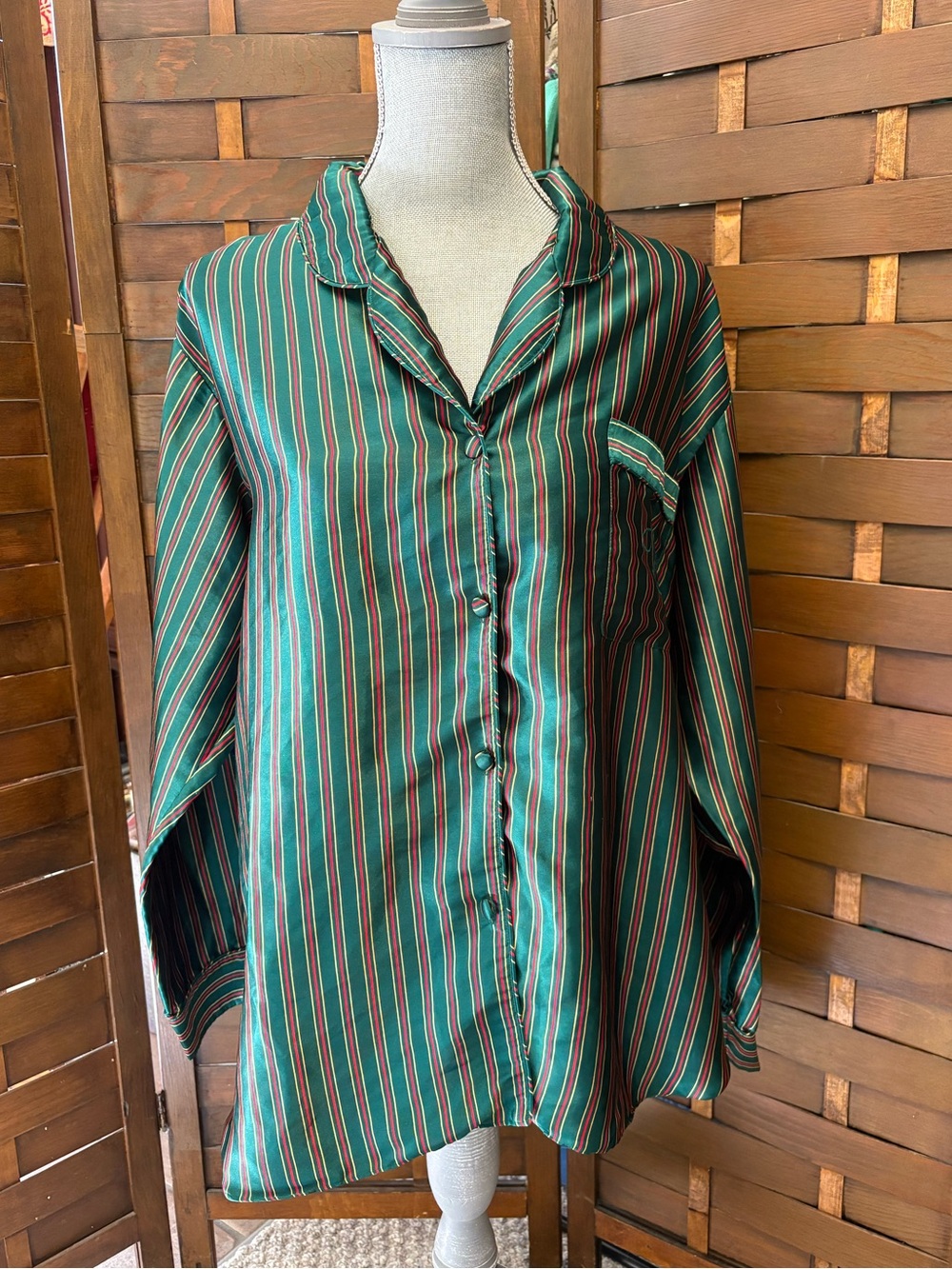 Vintage Victoria’s Secret size large silky stain green red button up sleep top